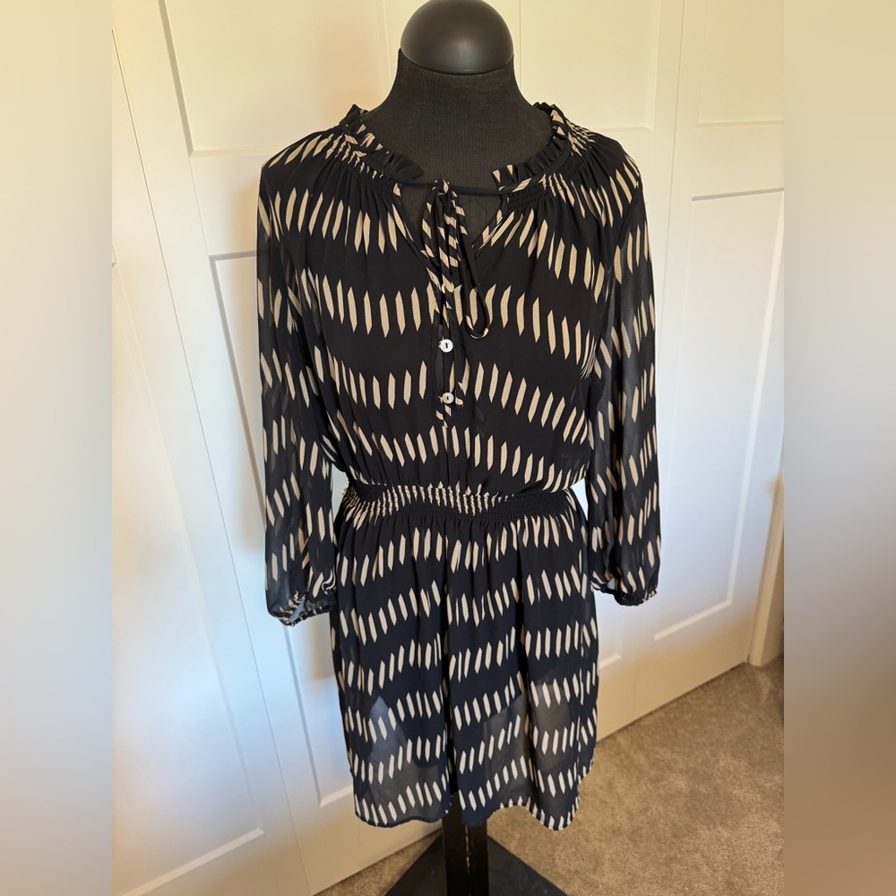Black Rainn Dress – Cream Line Pattern 🖤✨